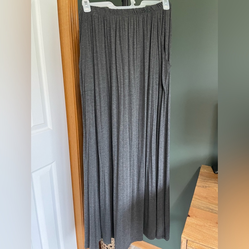 Gray maxi skirt with pockets!